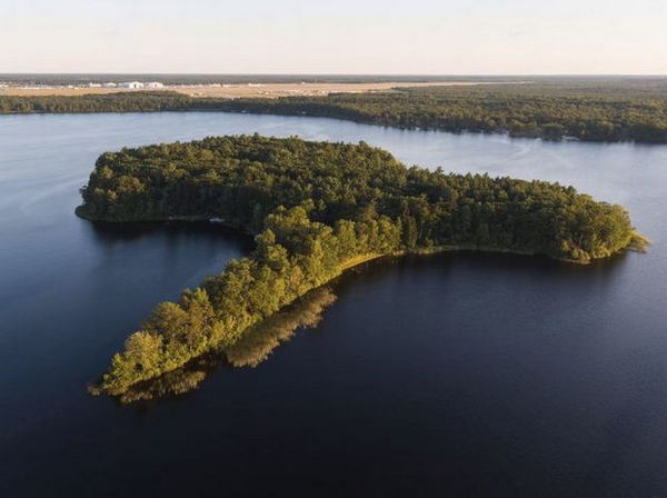 Van Ettan Lake Lodge (Van Etten Lake Lodge) - Loud Island Photo From Drone Pro Media
